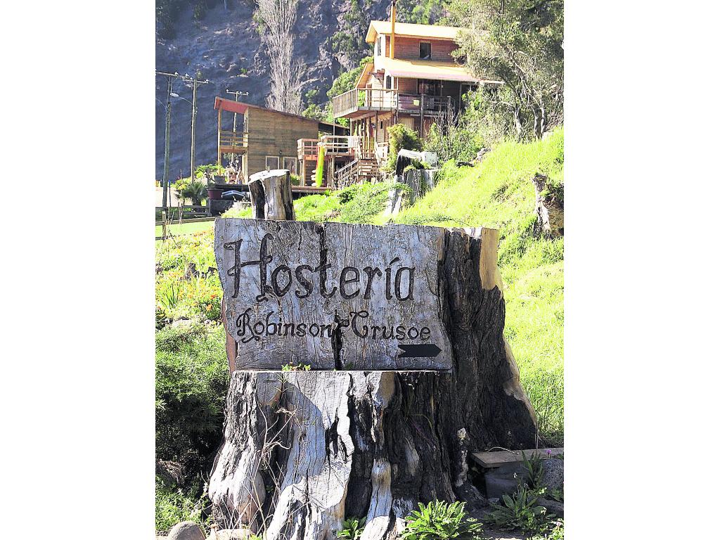Entrada. Hostería en la isla Robinson Crusoe. ()