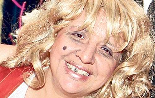 <p>Es la suegra. Estudió actuación en Moscú. Tiene 17 años de trayectoria. Ella ha actuado en La Cáscara. </p>
