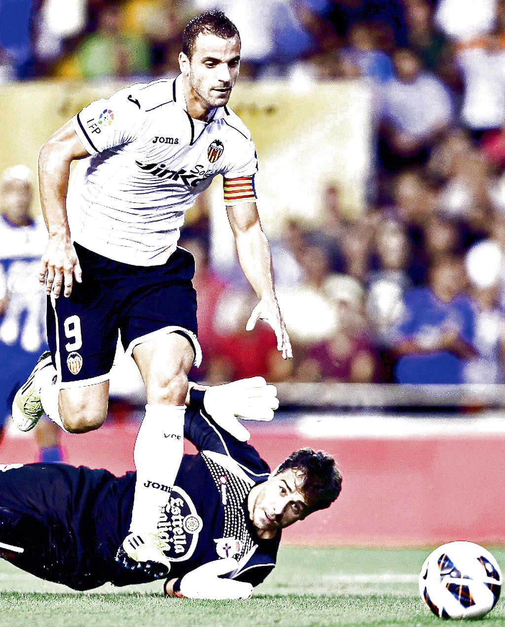 Motivado. Soldado buscará como marcarle al Barça.(EFE)
