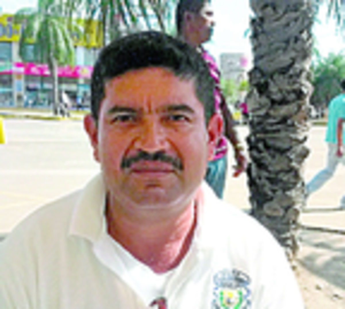Ante todo representa el nacimiento de Jesús y el encuentro con Dios; es más que todo para festejar entre familia que es la esencia de la vida y por eso yo la celebraré en mi casa( Pedro Gaitán /Docente)