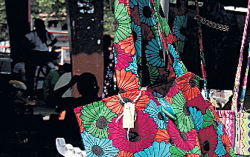 <p>Bolsos. Diseñados con retazos de tela.</p>