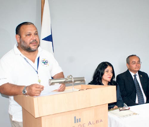 <p>Fallo. El coordinador cultural de la UTP, Héctor Collado, dio a conocer el resultado.</p>