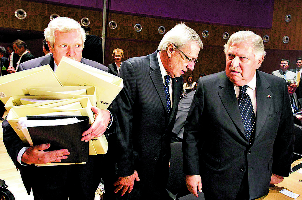 Diálogo.El chileno Alberto van Klaveren y Juan Martabit (EFE)