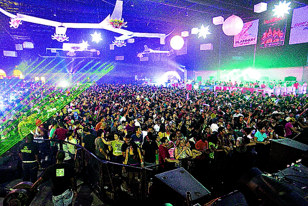 Público. Estaba descontrolado con cada mezcla de los DJ.(A. Rodríguez.)