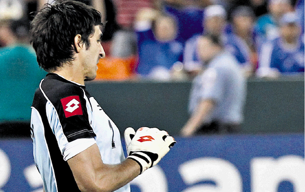 Figura. Penedo se destacó en el arco de la selección nacional. <br>(FOTO: AP)