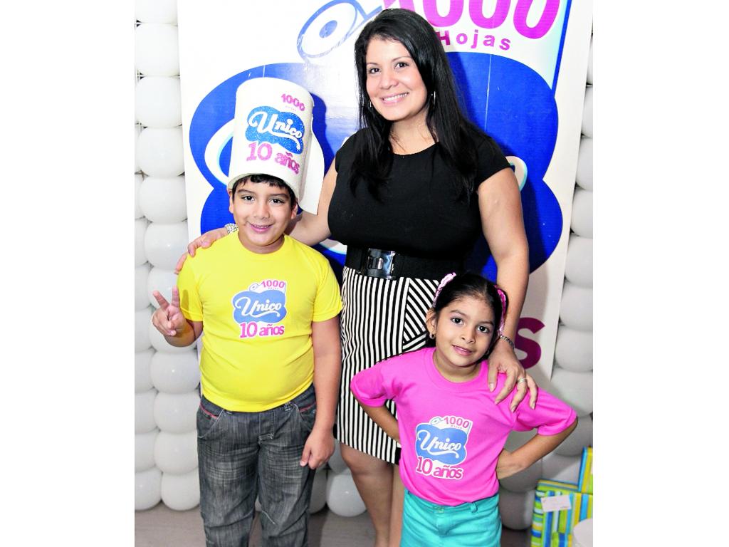 6. Armando Maximus Ortiz, Mixila Sucre y Shirley Tejada.