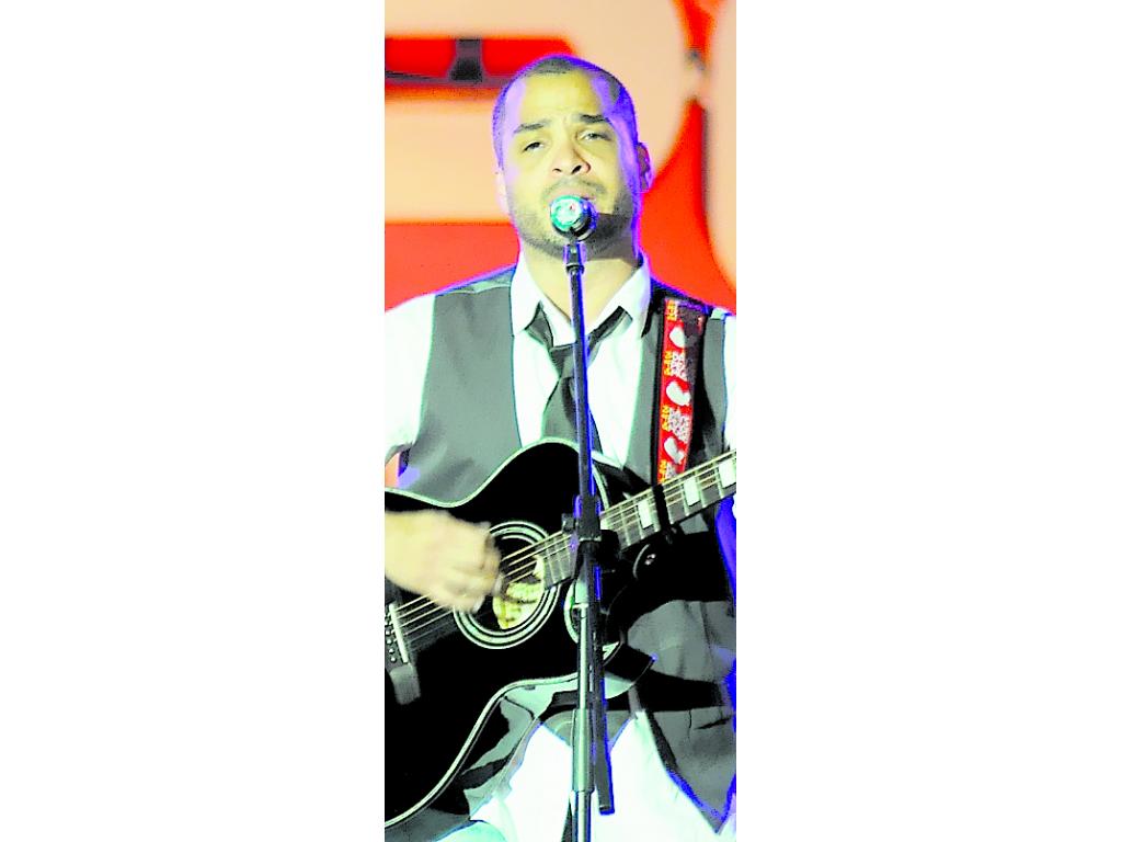 Alejandro Lagrotta fue el que escribió la canción.()
