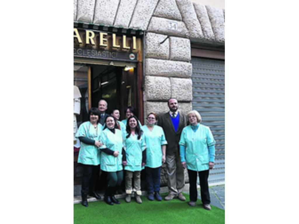 Empleados de la sastrería Gammarelli.(EFE)