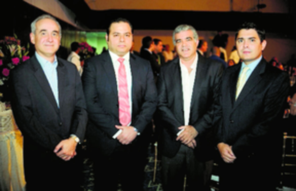 4. Miguel De Janon, Eladio Ostia, Rodrick McGowen y Rolando Shahani.