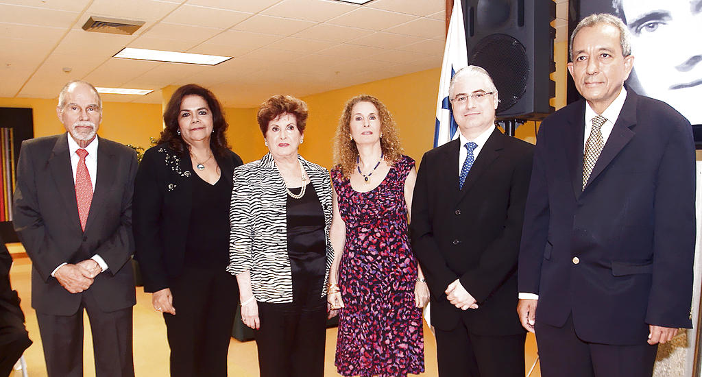 Dr. Eduardo Morgan, Ileana Gólcher, Enriqueta González Revilla, María Luisa González Revilla, Miguel Clare y Enrique Mendoza.(Omar Morales)