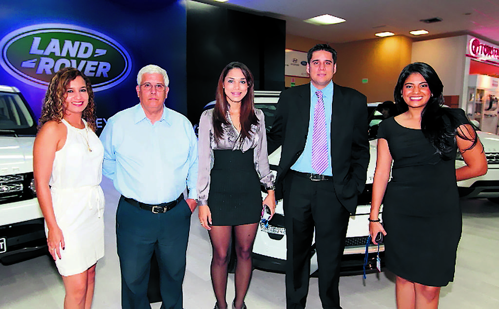 Lisbeth González, Gabriel Lucas, Marlenis Santamaría, Juan Cedeño y Sophia Rodríguez, por Land Rover.()