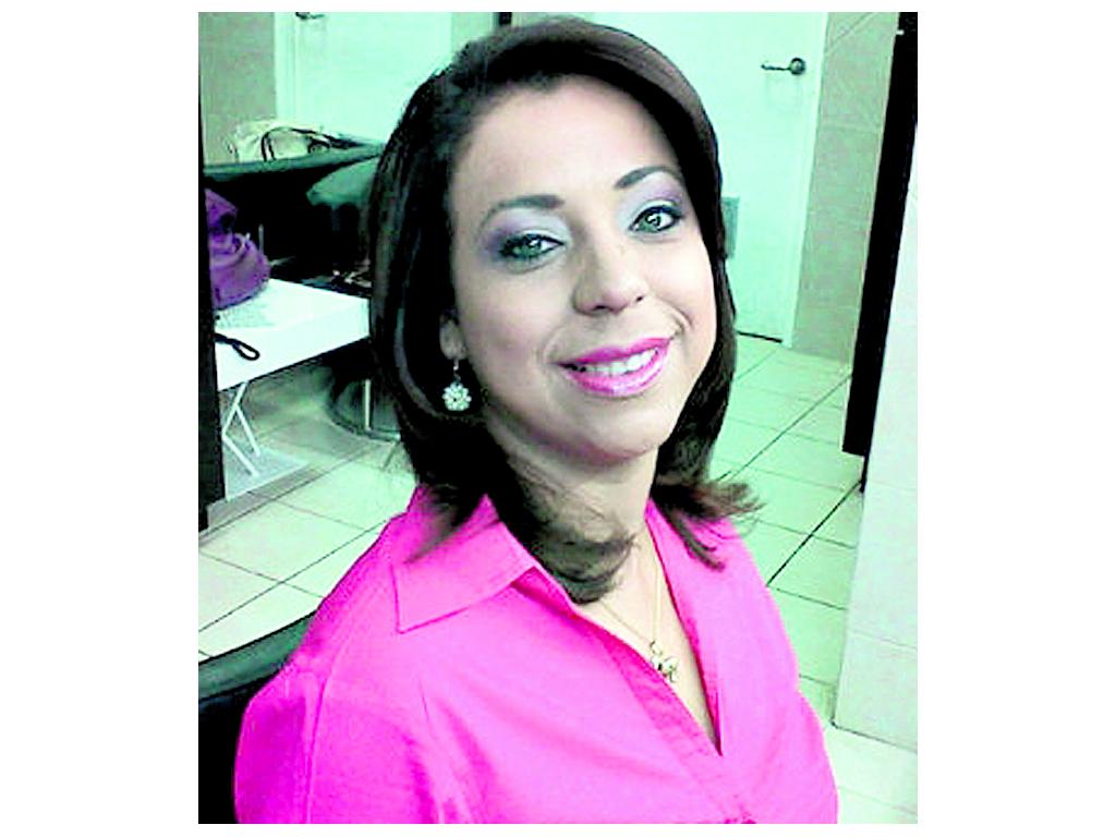 <b>Xenia De León</b>