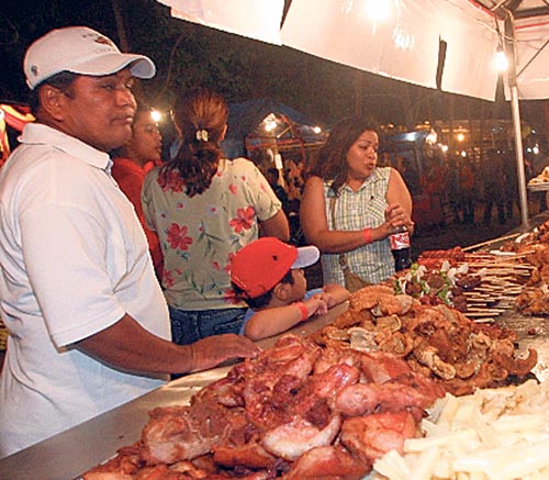 <p>Comida. Podrá disfrutar de platos típicos de la región.</p>