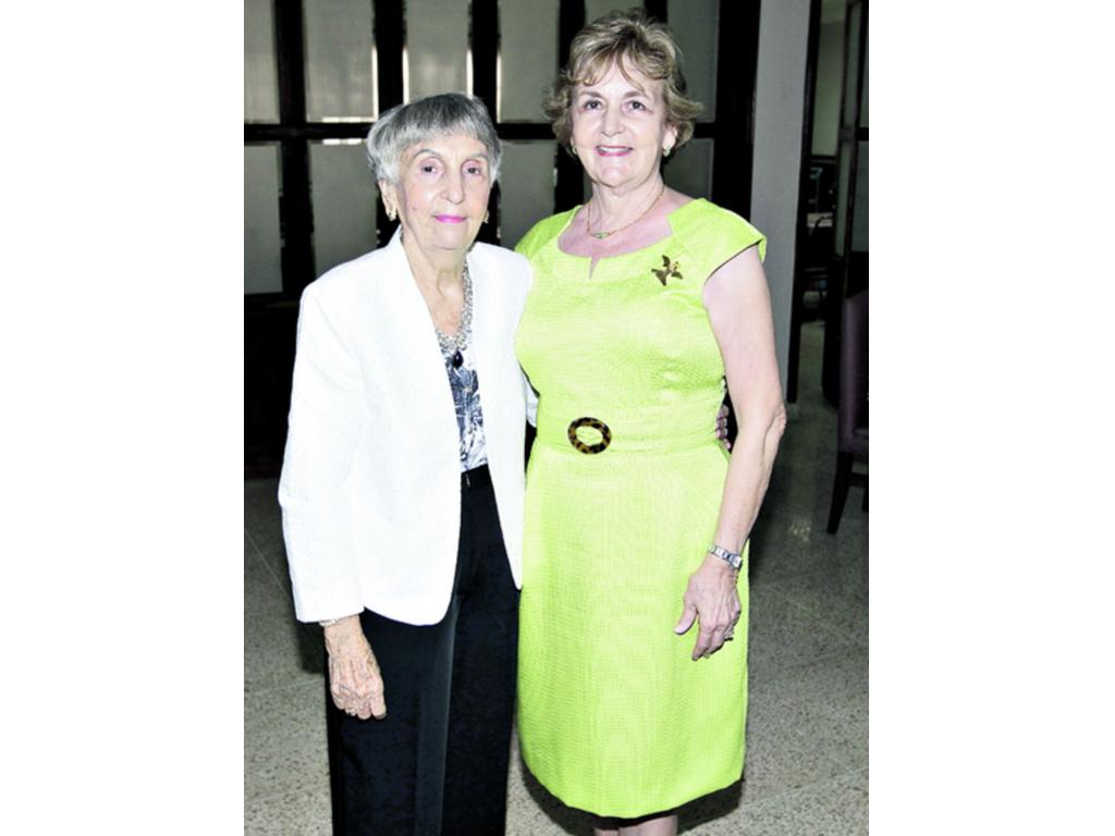 6. Rosario Gago y María de Calzada.