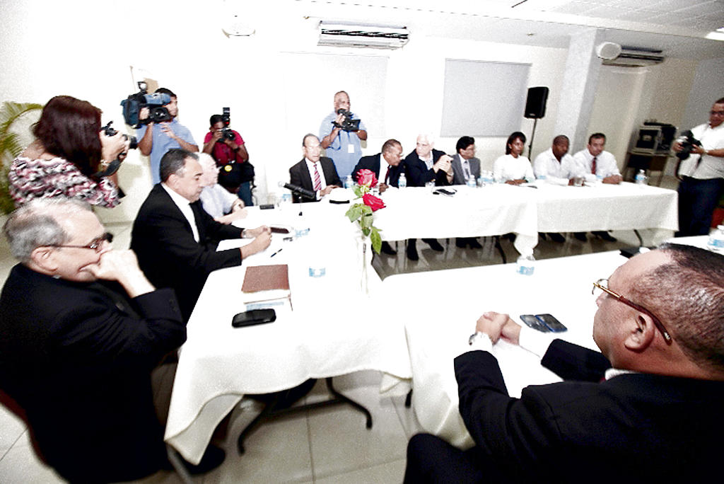 Acercamiento. También se reunió con la oposición.(Víctor Arosemena)