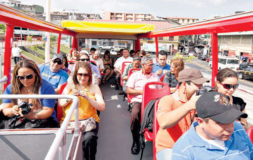 <p>Confort. Los buses se caracterizan por tener comodidad.</p>