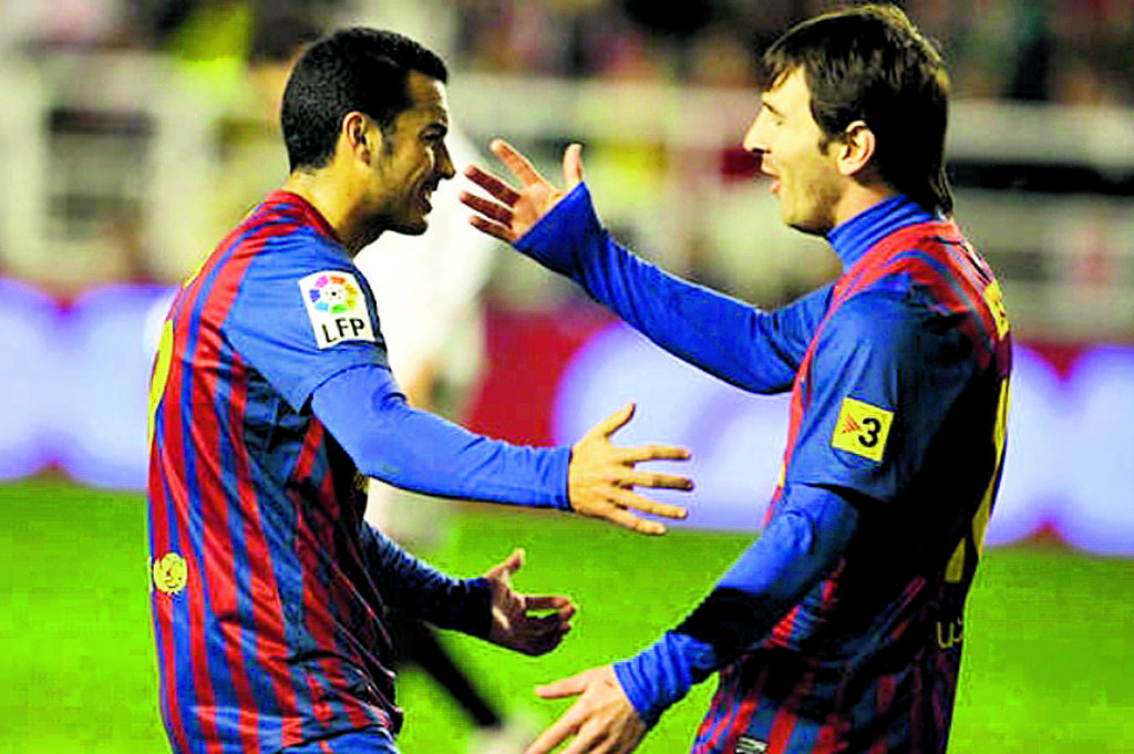 Compañeros. Pedro Rodríguez, junto a Leo Messi (dcha.)(EFE)