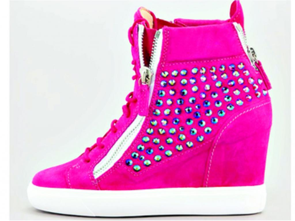 La altura preferida para este otoño-invierno 2012/2013 son las zapatillas bajas, cono sin cordones. A las famosas no se les escapa la tendencia.