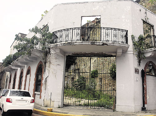 <p>Historia. Inmuebles abandonados en el Casco Viejo.</p>