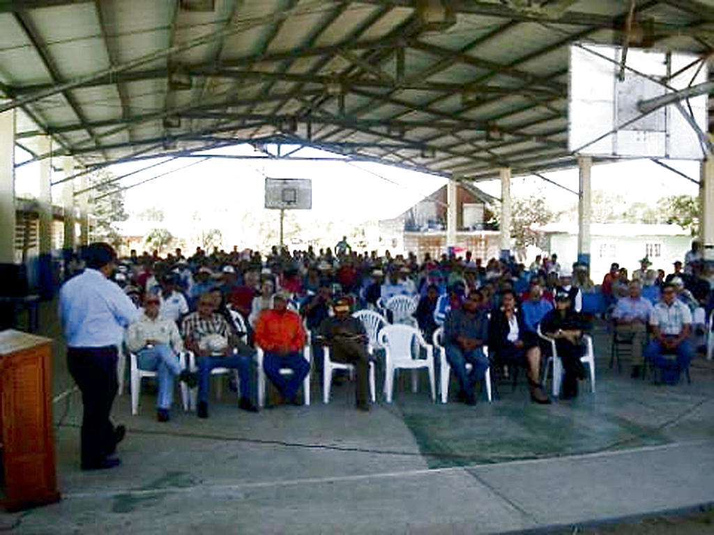 Reuniones.Ya han realizado varias consultas públicas.(Damaris Flores)