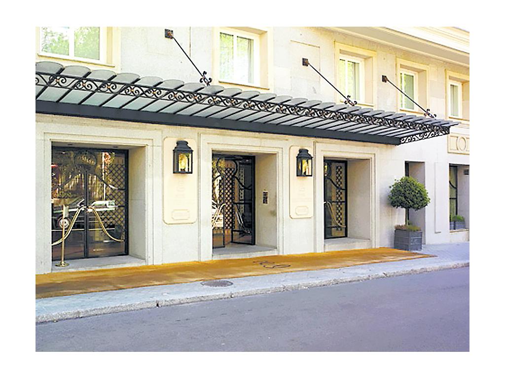 $45 Aire acondicionado, internet, minibar. Cable TV, agua caliente, piscina.()