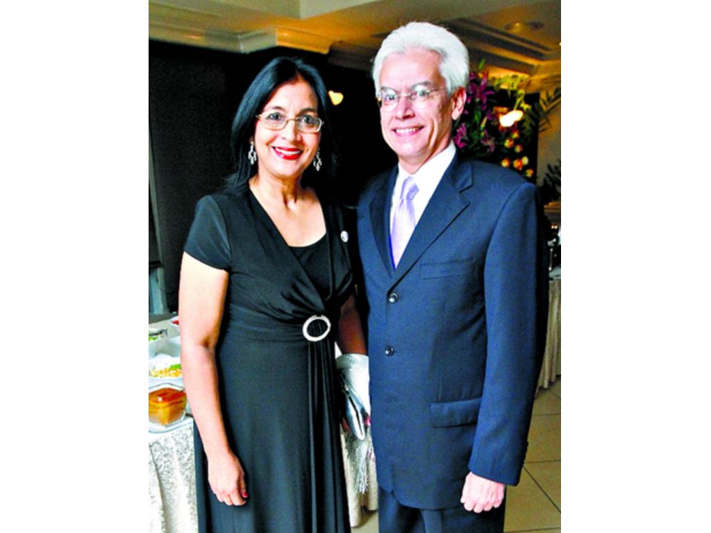 8. Carmen de Fábrega y Jorge Fábrega.