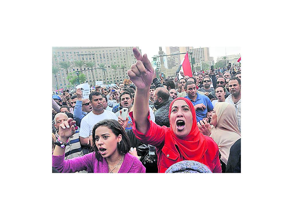 Peso. La población se tomó la Plaza de Tahrir .(AP)