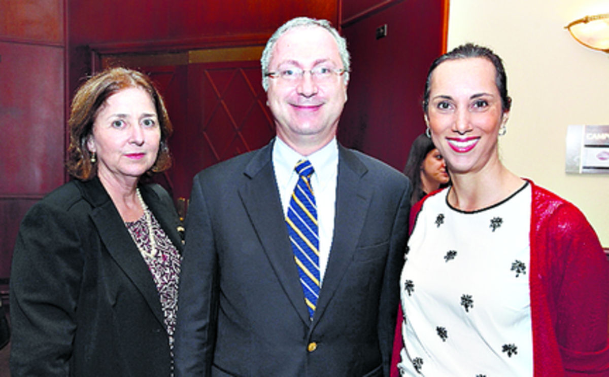 5. Leonor Motta, Diego Eleta e Hildegard Vásquez.