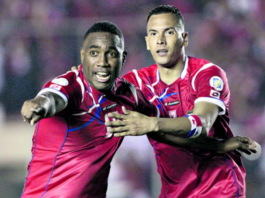 Blas Pérez (d) y Luis Tejada (i), la dupla goleadora panameña, no se ha visto muy acertada en esta Hexagonal de Concacaf.(AP)