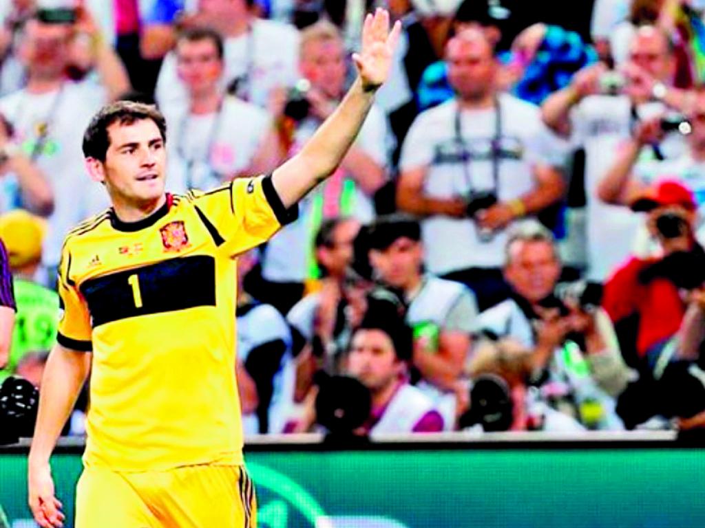 Capitán. Iker Casillas lidera la expedición de la Roja.(EFE)