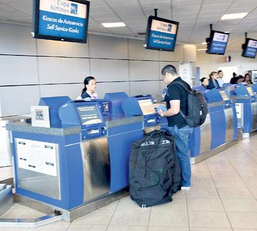 <p>Flexible. A los pasajeros solo se les exige declarar el dinero que traen.</p>
