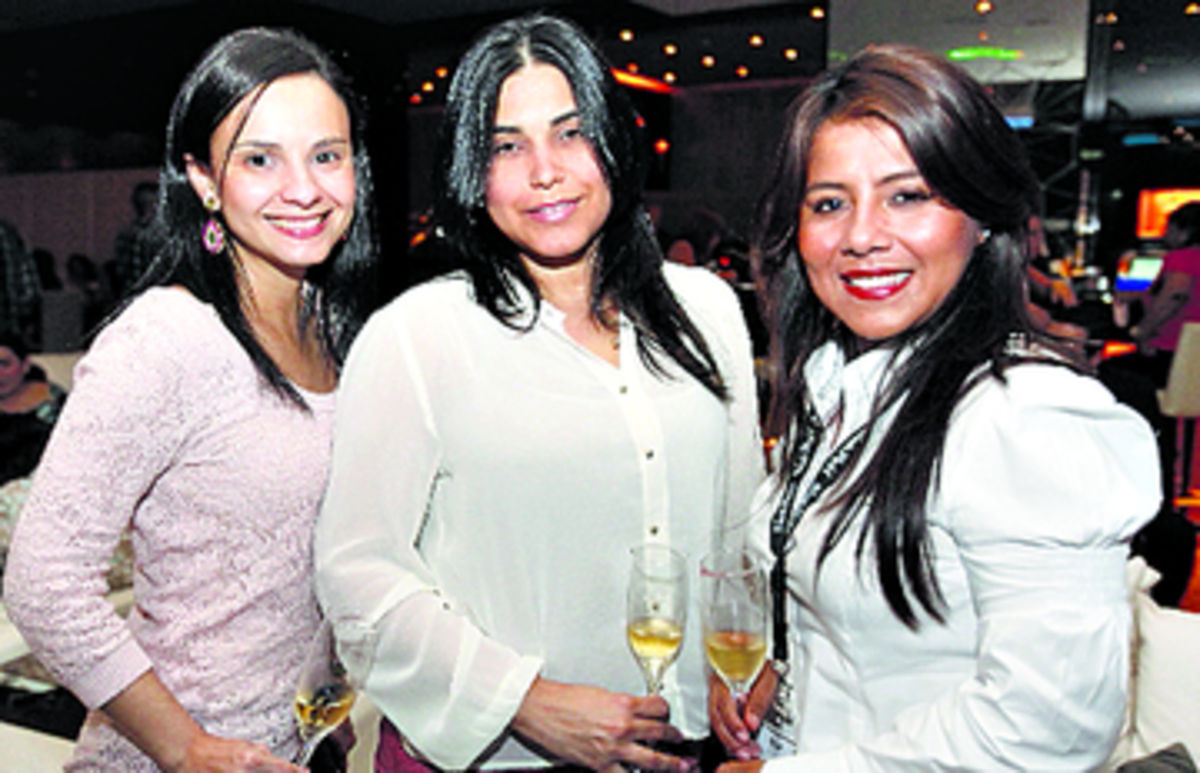 5. Sarahi Vallarreal, Tania Oviedo y Jenny Molano.
