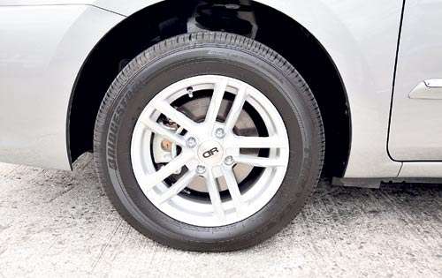 <p>Motor: 2.0L gasolina </p>