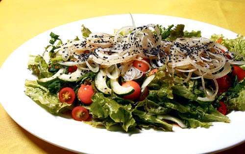 <p>Ensalada fresca con ingredientes orgánicos.</p>