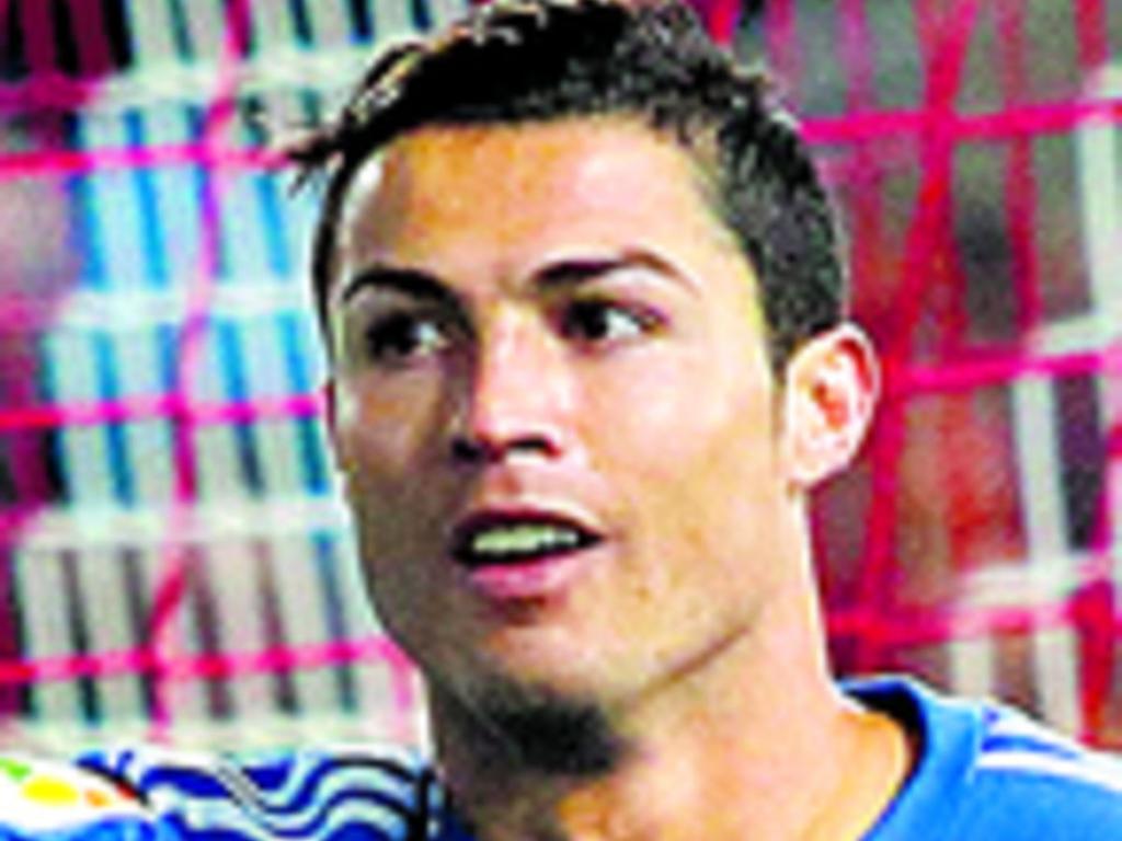 Crack Gran favorito para ganar el Balón de Oro 2013, el portugués Cristiano Ronaldo busca seguir con su gran momento y guiar al Real Madrid a la anhelada décima corona de la Liga de Campeones de Europa.(Cristiano Ronaldo)