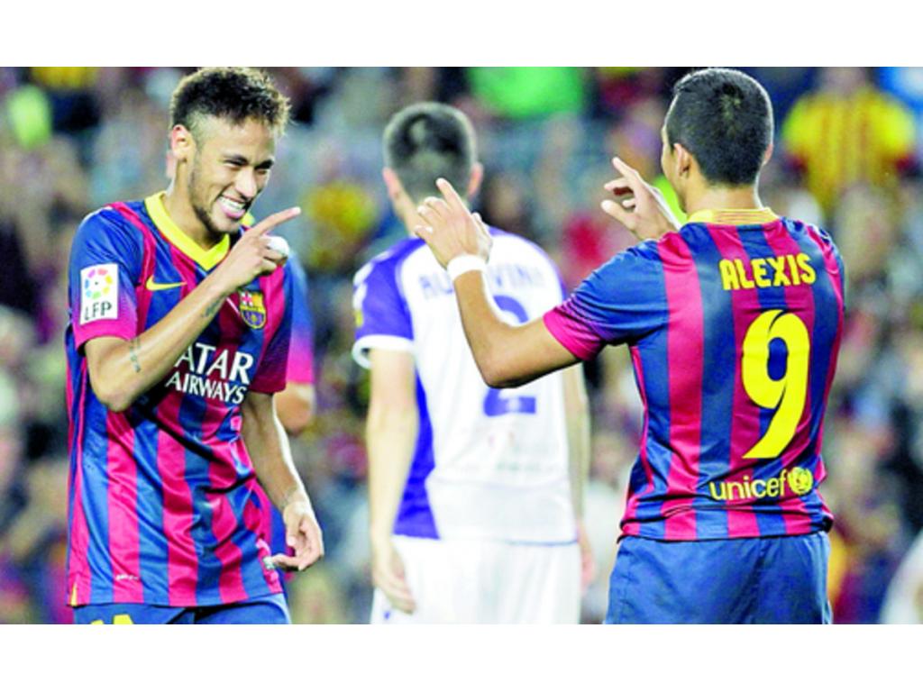 Neymar (izq.) y Alexis han tenido un buen desempeño en las últimas semanas.(EFE)