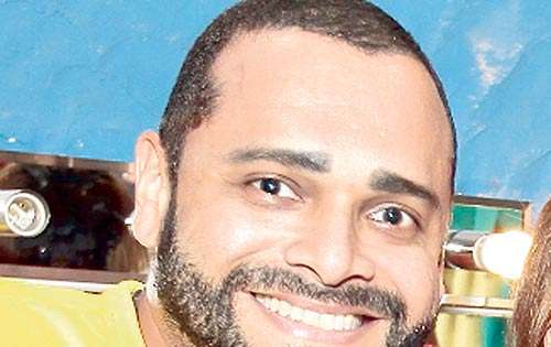 <p>Ellos tienen buen camino recorrido en las artes escénicas y, como el vendedor de Baldosa a Baldosa y Apartamentos Claroscuro, trabajan con pasión, Cada uno sabía lo que debía hacer para lograr ganarle la partida a la contraparte. Y lo hizo. Algunos co
