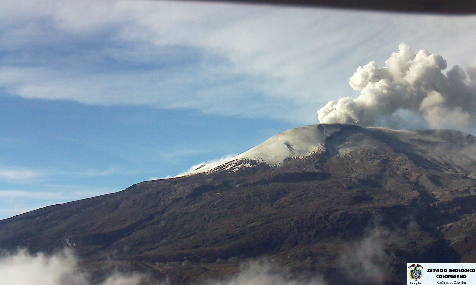 Las autoridades colombianas elevaron a naranja la alerta sobre el volcán. Foto:EFE<br>