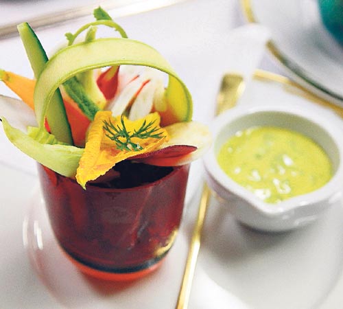 <p>Delicias. Muchos platillos se degustaron en la celebración de la boda. Alberto contrató a un chef para el gran día.</p>