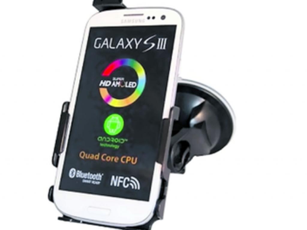 El GPS es uno de los puntos fuertes de la gama Galaxy, sobre todo del nuevo S4, y todo conductor que sea asiduo a esta aplicación necesita un soporte, a no ser que le guste realizar malabares al volante, cosa que no recomiendo.