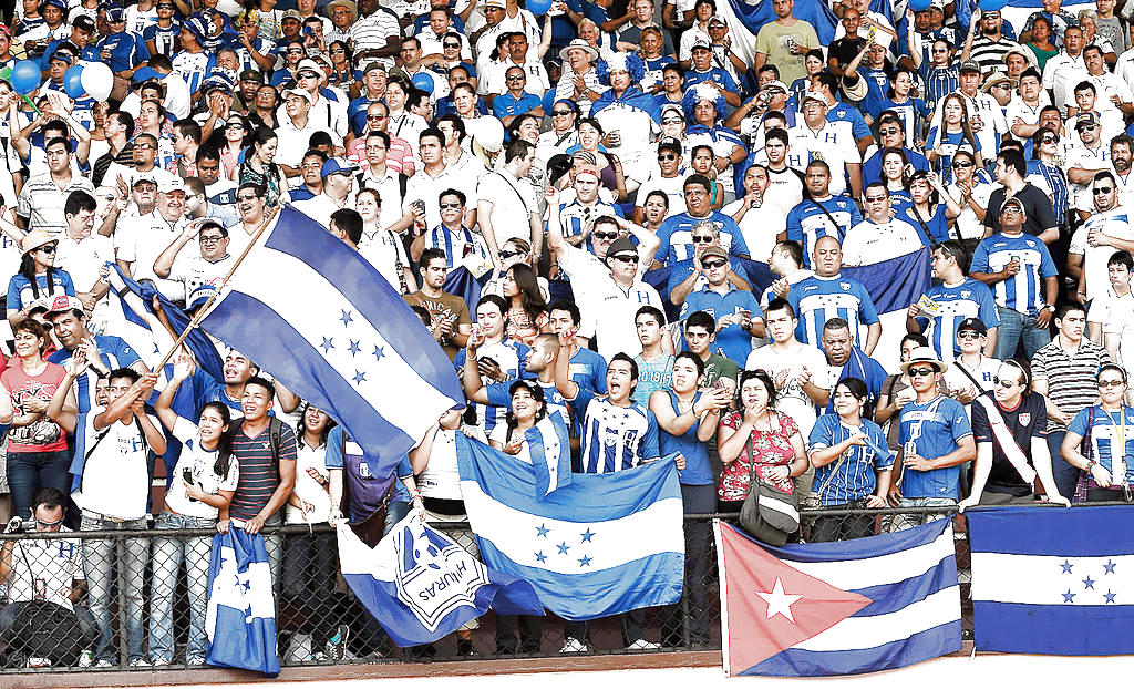 Alegría. Los hondureños viajaron a La Habana para apoyar a su selección. (efe)