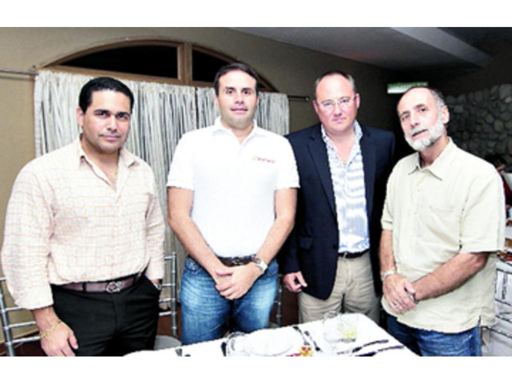 2. Alvaro Yaris, Auriel Villalobos, Alexi Vorotuikov y Levan Jorbenadze.