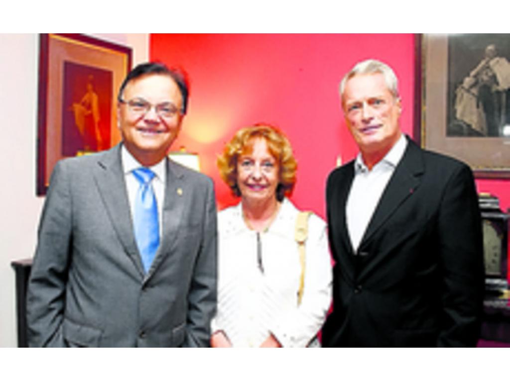 6. Julie Dufaur y Sundip Sodha.