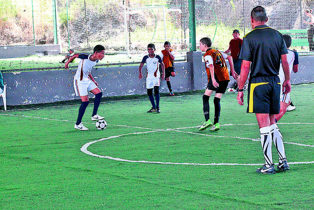 El equipo de Tocumen domina el esférico demostrando que es uno de los mejores equipos de la categoría sub-15 del torneo.(Francisco González.)