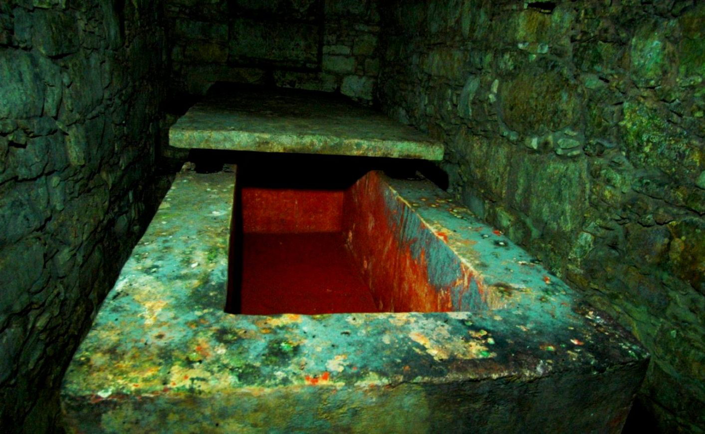Sarcofago donde fue encontrado los restos. Foto/EFE. <br>