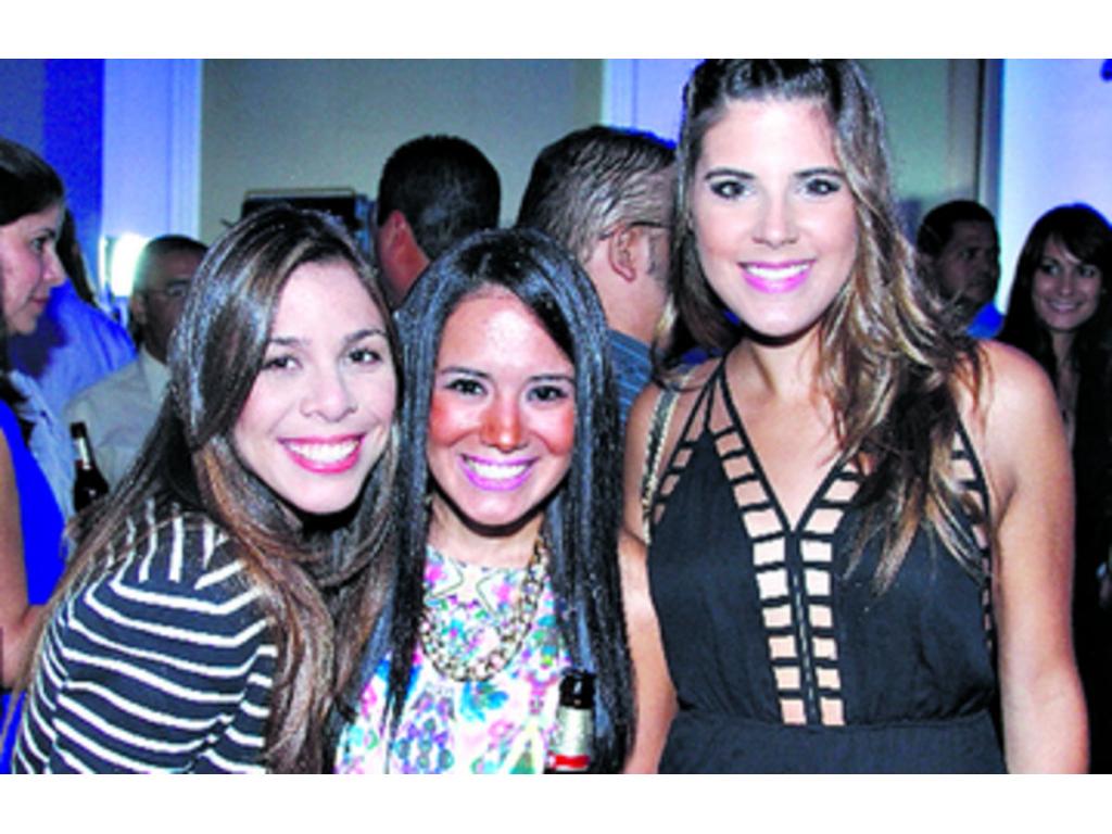 2. Gianna Mendoza, Stephanie Torres y María Ximena Rodríguez.