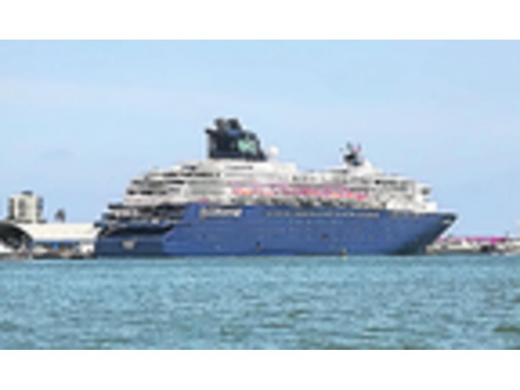 Aventuras 2000 negocia sus promociones con el hotel Meliá Panamá Canal, donde llegan los turistas a tomar la lancha para viajar hacia la isla Emberá, donde los indígenas les dan a conocer sus costumbres y les ofrecen productos artesanales hechos por ell