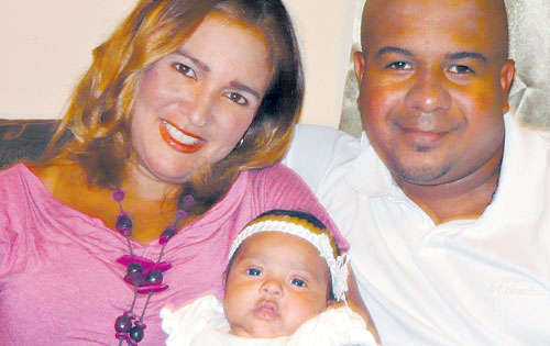 <p>Éxito. Tamara, Luis y su bebé, Charity Alexandra Platero. </p>