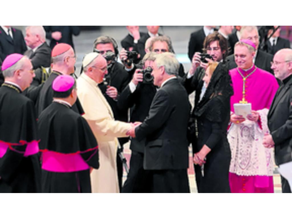 El presidente de Chile, Sebastián Piñera, dijo que el papa refleja muy bien la necesidad de la Iglesia. En otros mandatarios, Francisco causó una gran impresión .