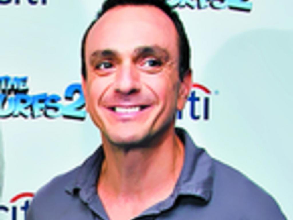 El actor vuelve a encarnar a Patrick en la secuela de Los Pitufos. En esta oportunidad, su personaje no solo debe lidiar con los personajes azules, sino que también debe recomponer la relación con su padrastro. Además, junto a su familia deberá traslada